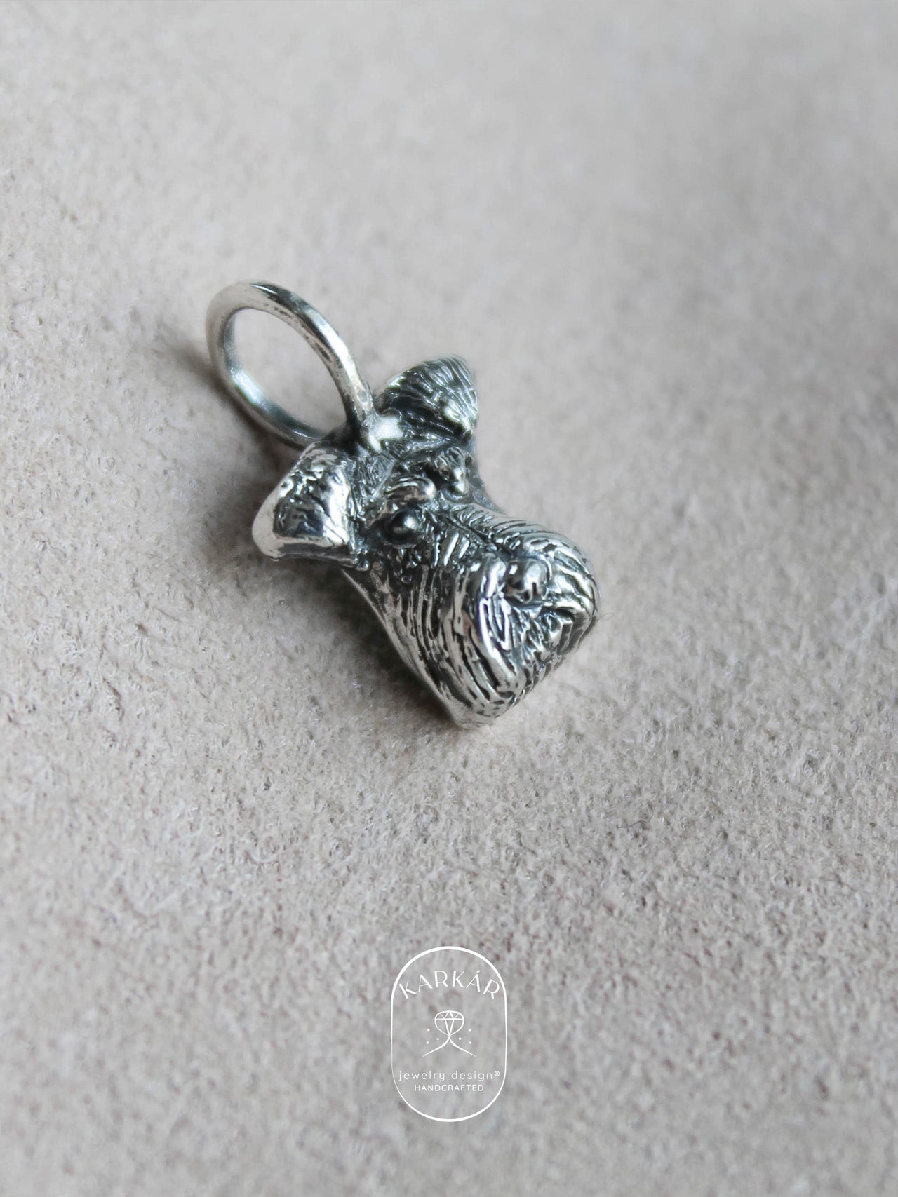 Dije de Schnauzer cara mini