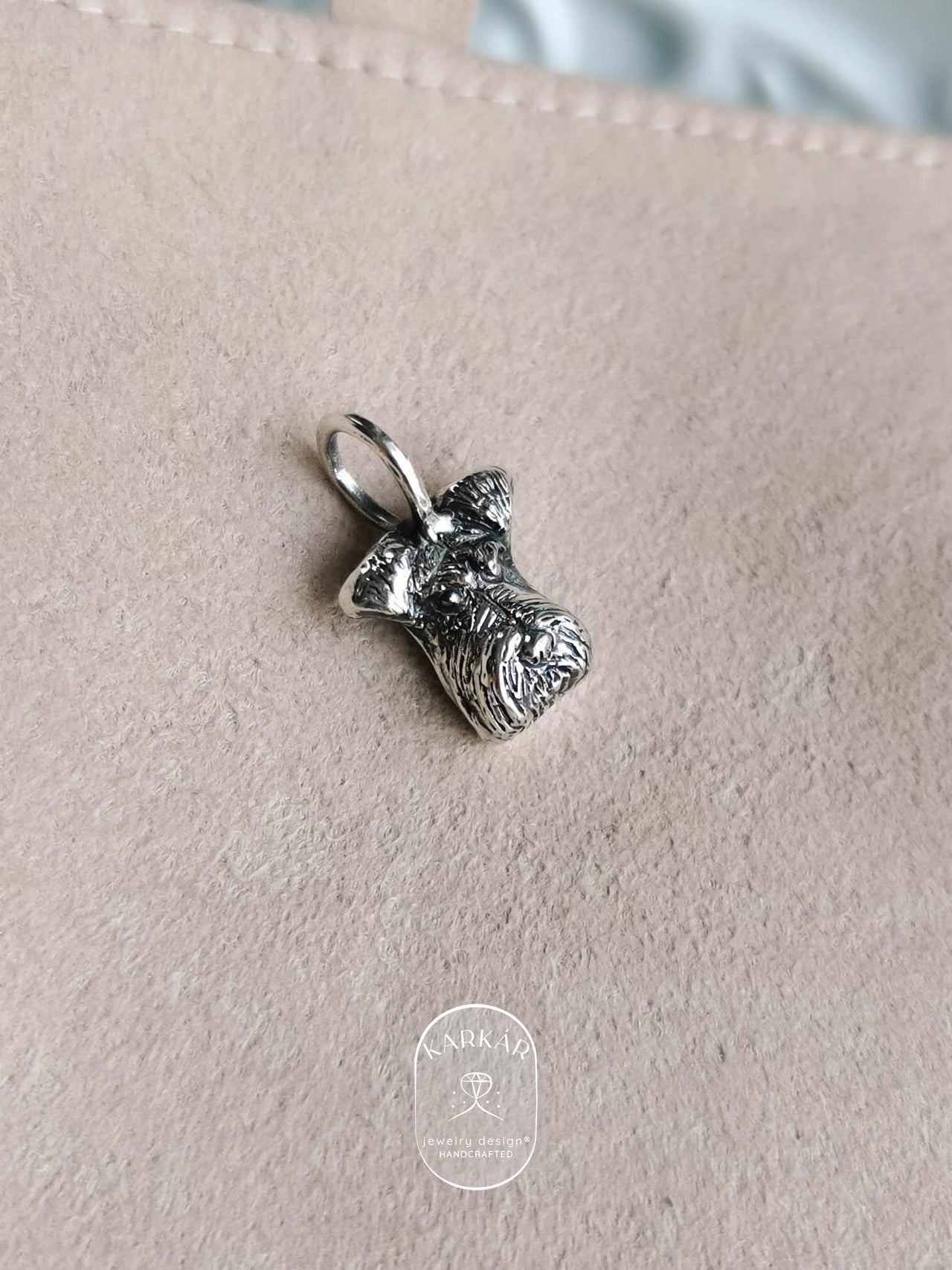 Dije de Schnauzer cara mini