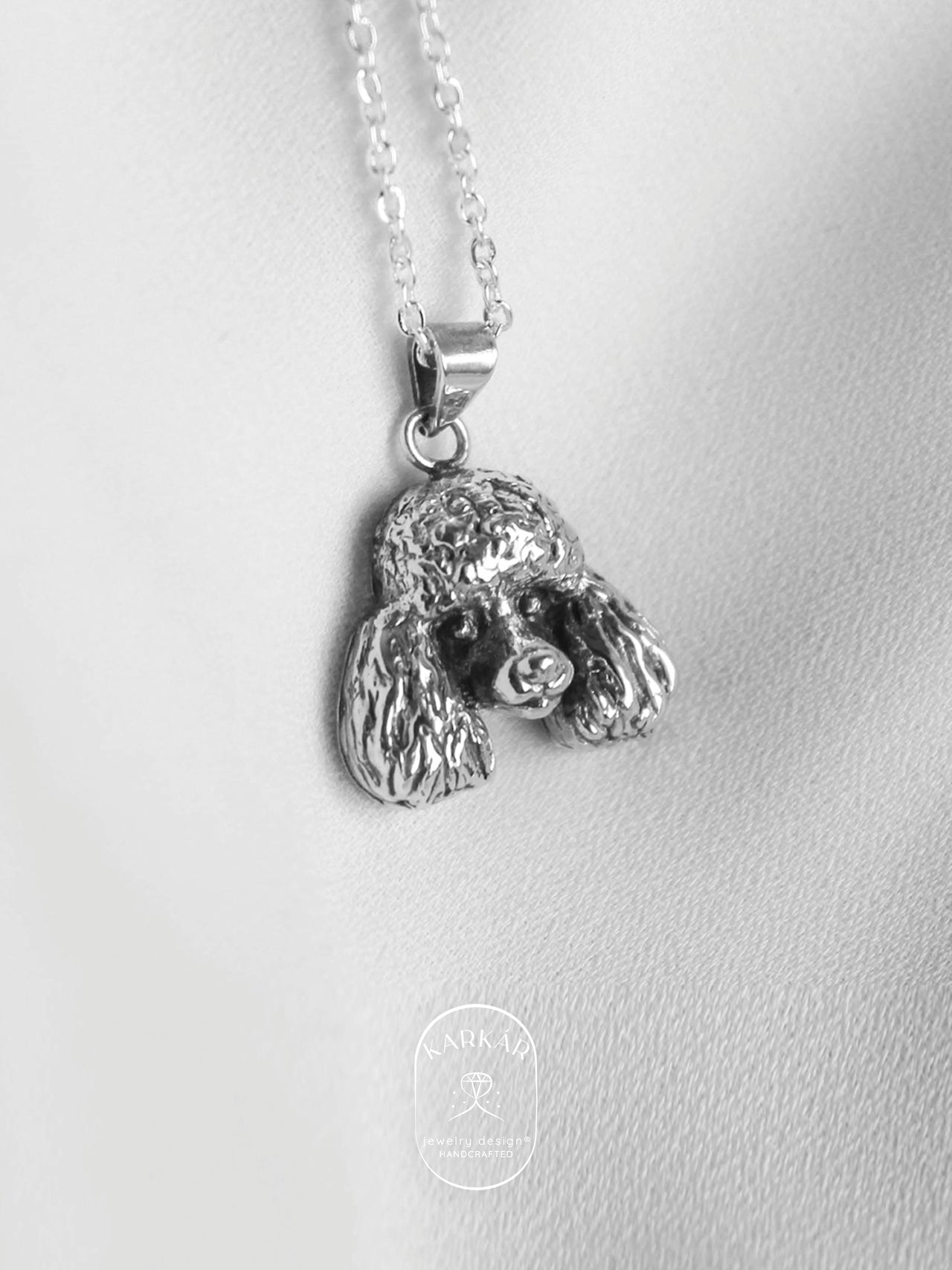 Dije de French Poodle cara chica