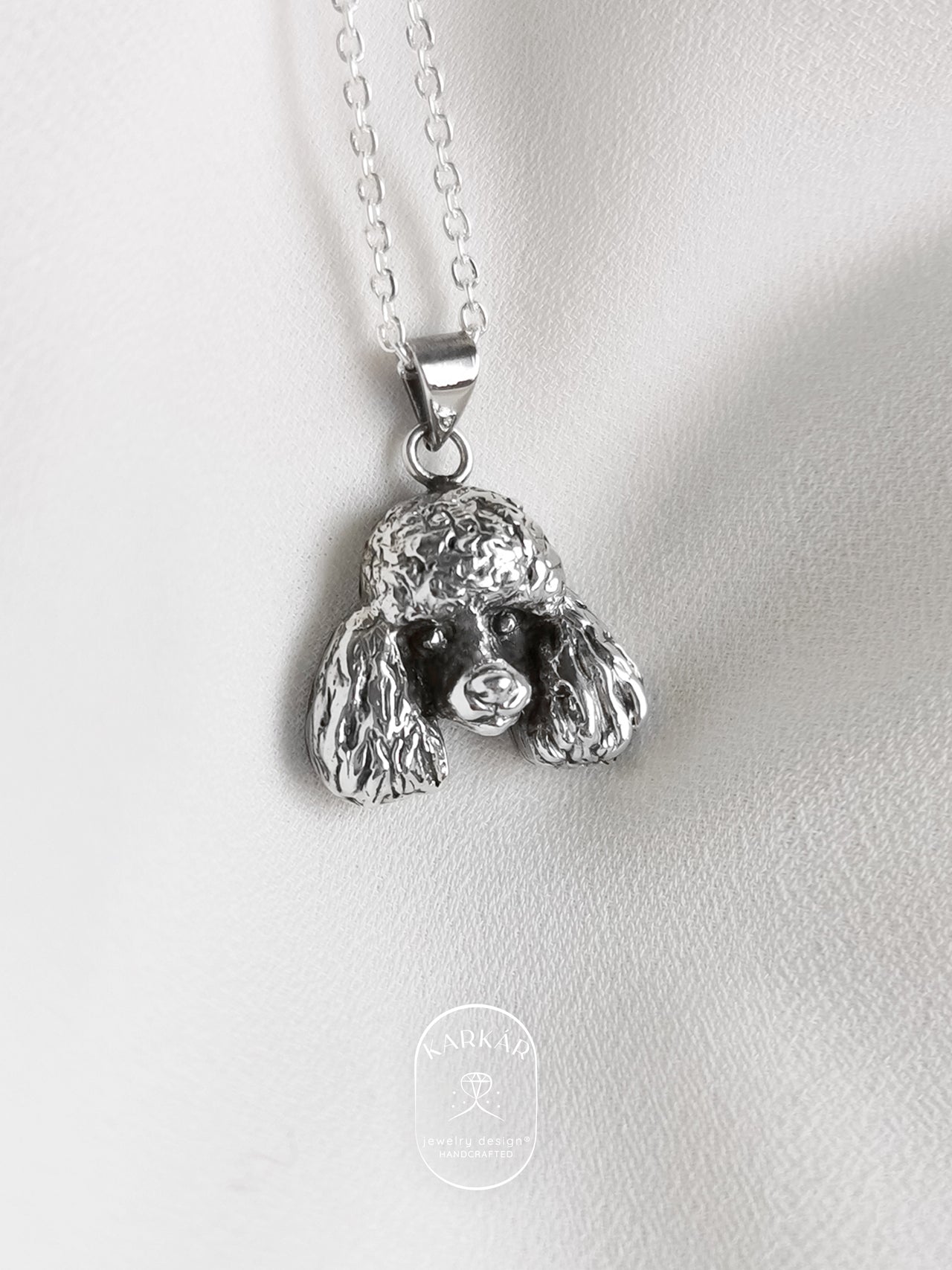 Dije de French Poodle cara chica