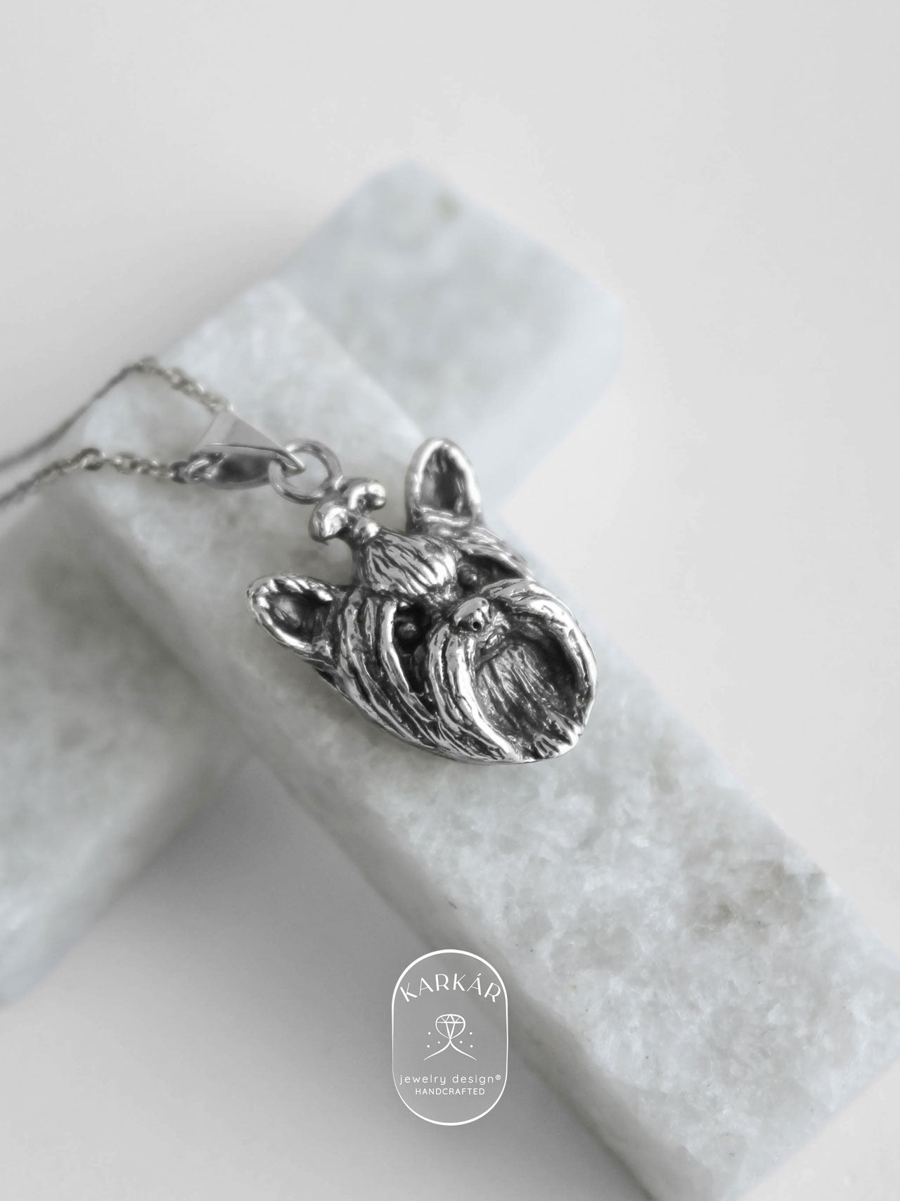 Dije de Yorkie cara chica