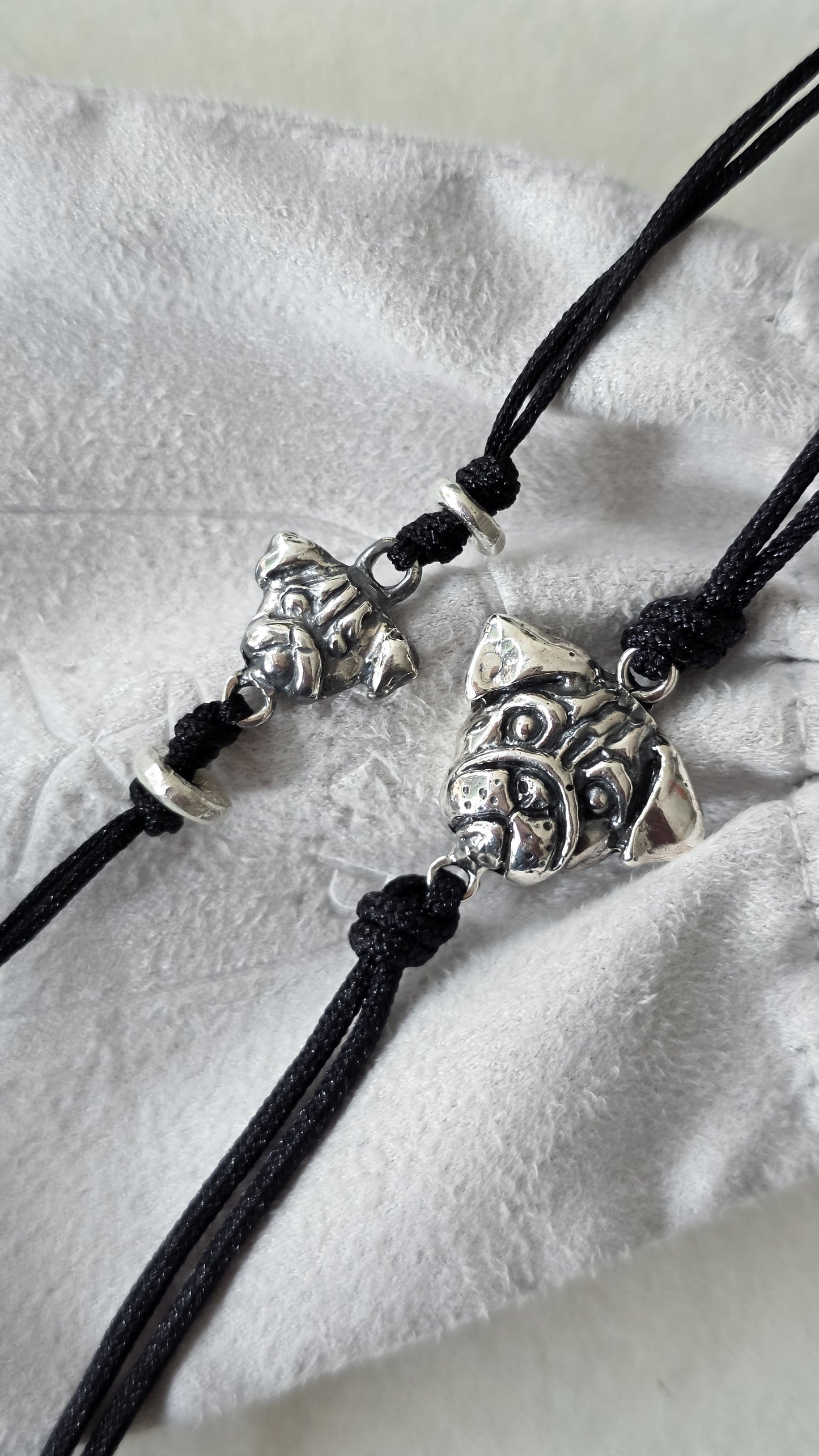 Brazalete de Pug cara chica
